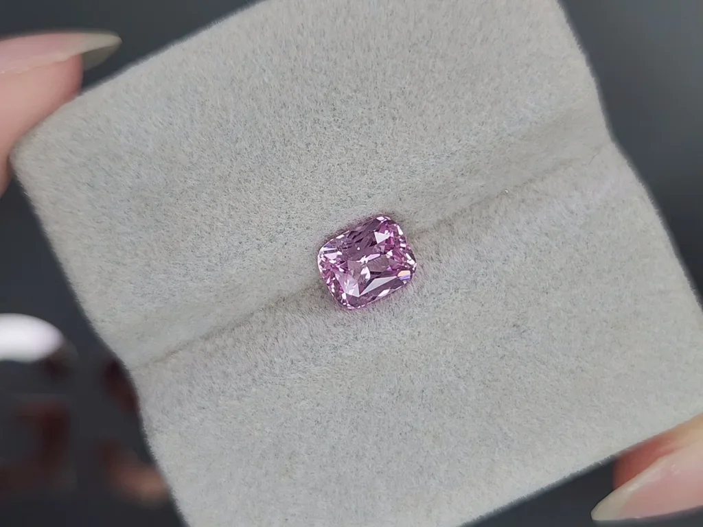 Негретый сапфир Baby Pink в огранке кушон 1,55 карата, Мадагаскар Изображение №4
