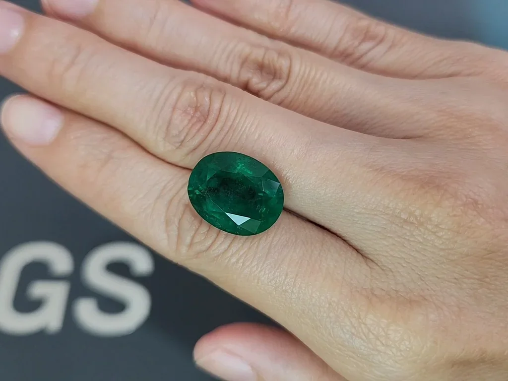 Крупный изумруд Vivid Green в огранке овал 11,30 карата, Замбия Изображение №2