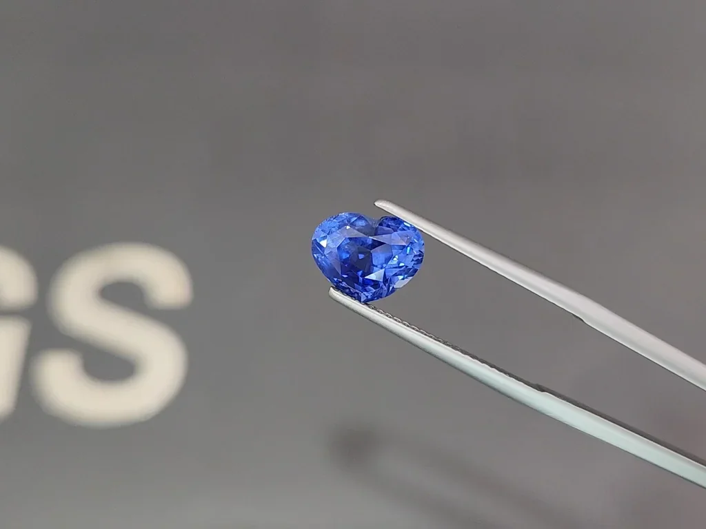 Сапфир Cornflower Blue в огранке сердце 4,57 карат, Шри-Ланка Изображение №3