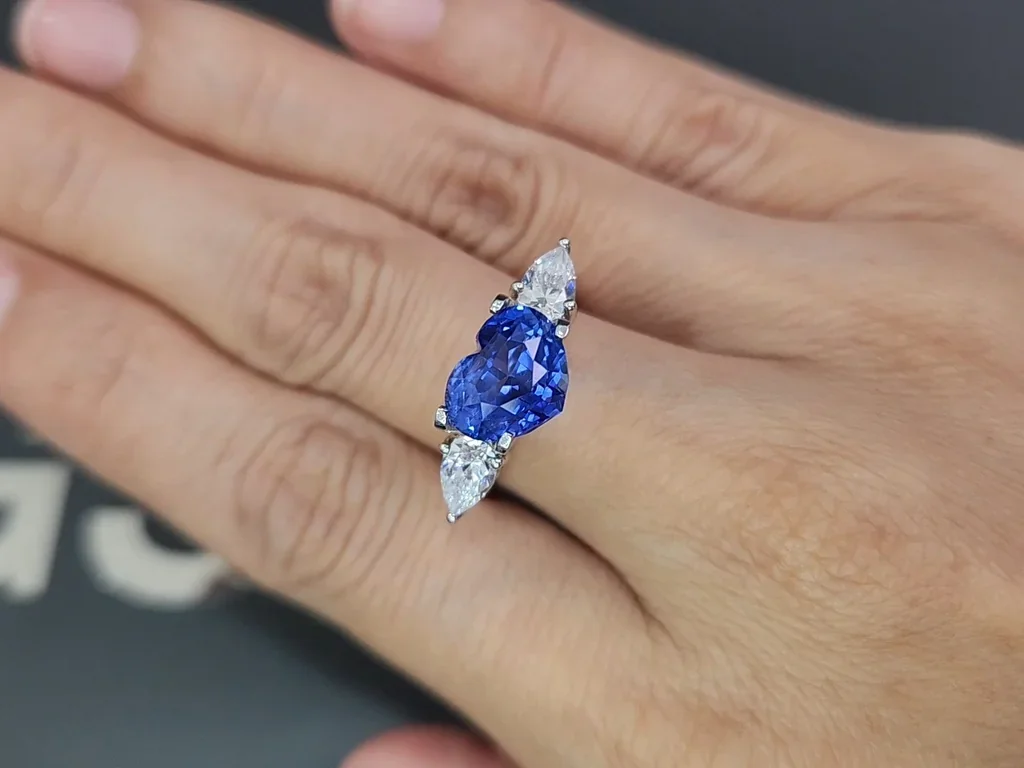Сапфир Cornflower Blue в огранке сердце 4,57 карат, Шри-Ланка Изображение №5
