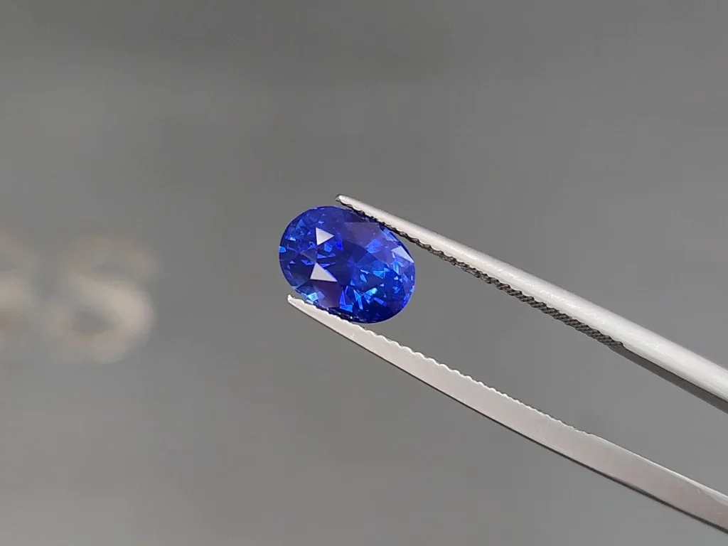 Сапфир Royal Blue в огранке овал 2,98 карат, Шри-Ланка  Изображение №3