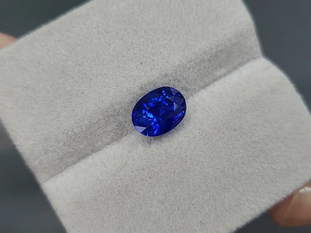 Сапфир Royal Blue в огранке овал 2,98 карат, Шри-Ланка  Изображение №4