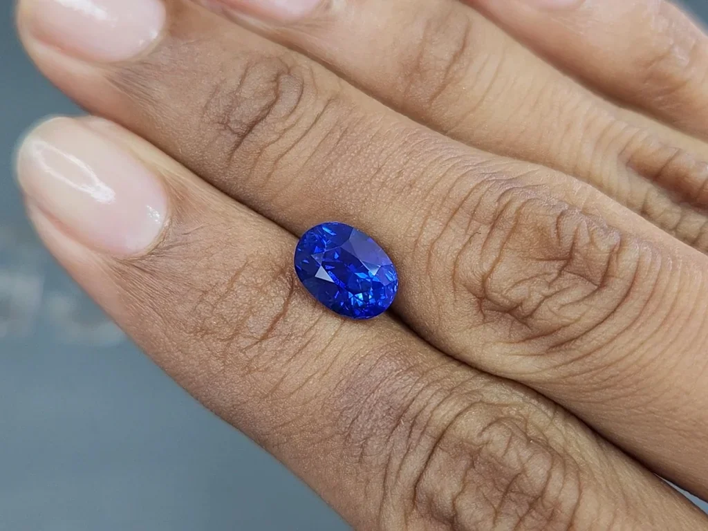 Сапфир Royal Blue в огранке овал 2,98 карат, Шри-Ланка  Изображение №2