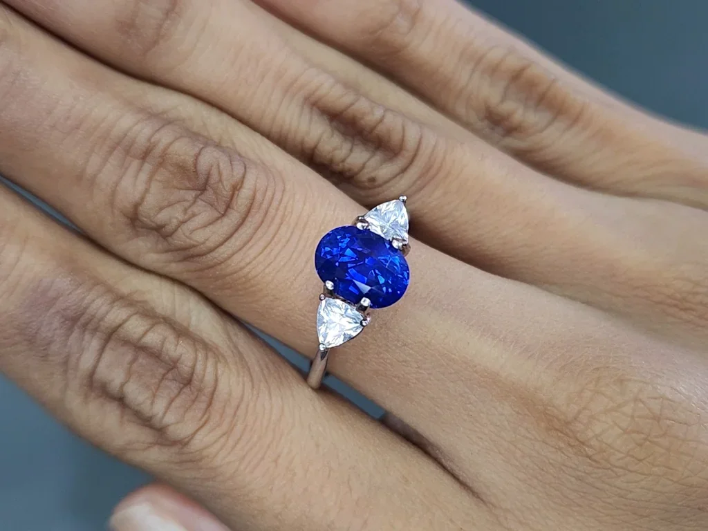 Сапфир Royal Blue в огранке овал 2,98 карат, Шри-Ланка  Изображение №5