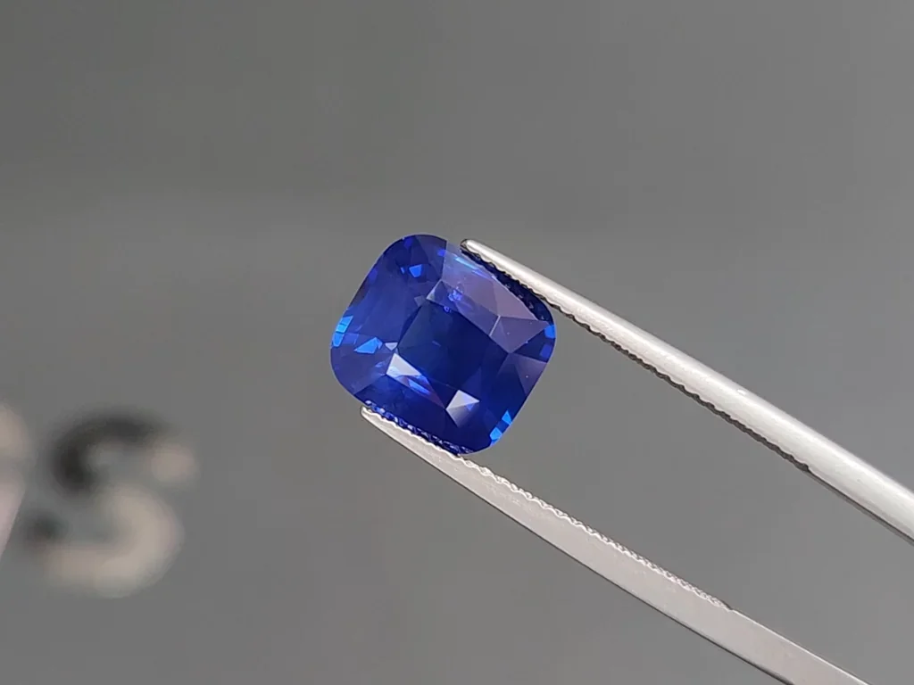 Сапфир Royal Blue в огранке кушон 5,01 карат, Шри-Ланка  Изображение №3