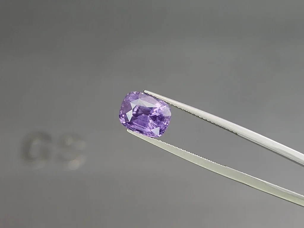 Лавандовый негретый сапфир в огранке кушон 5,05 карат, Мадагаскар  Изображение №3