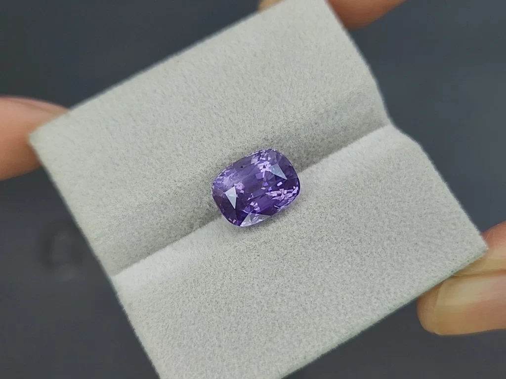 Лавандовый негретый сапфир в огранке кушон 5,05 карат, Мадагаскар  Изображение №4