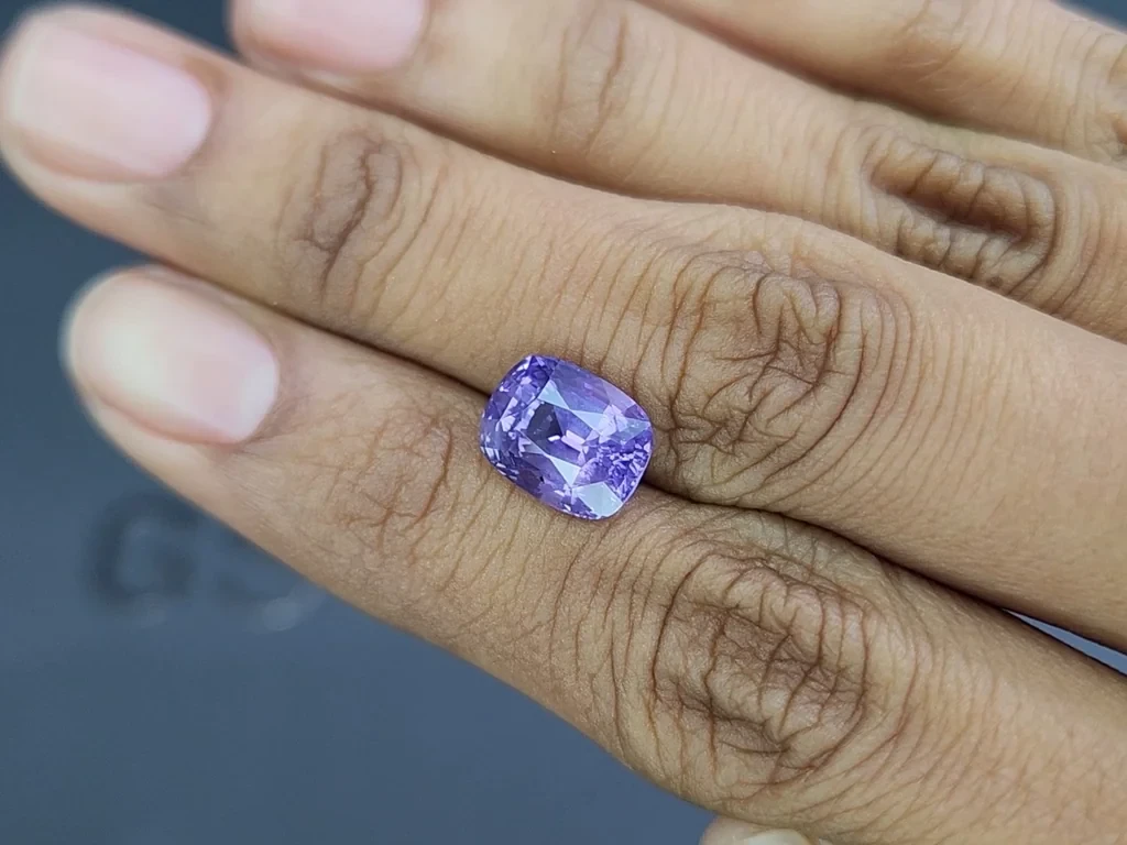 Лавандовый негретый сапфир в огранке кушон 5,05 карат, Мадагаскар  Изображение №2