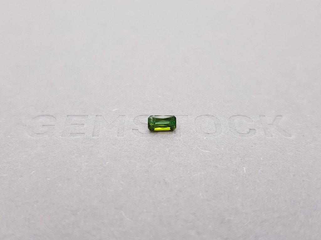 Желтовато-зелёный турмалин в огранке радиант 0,36 карат Изображение №1