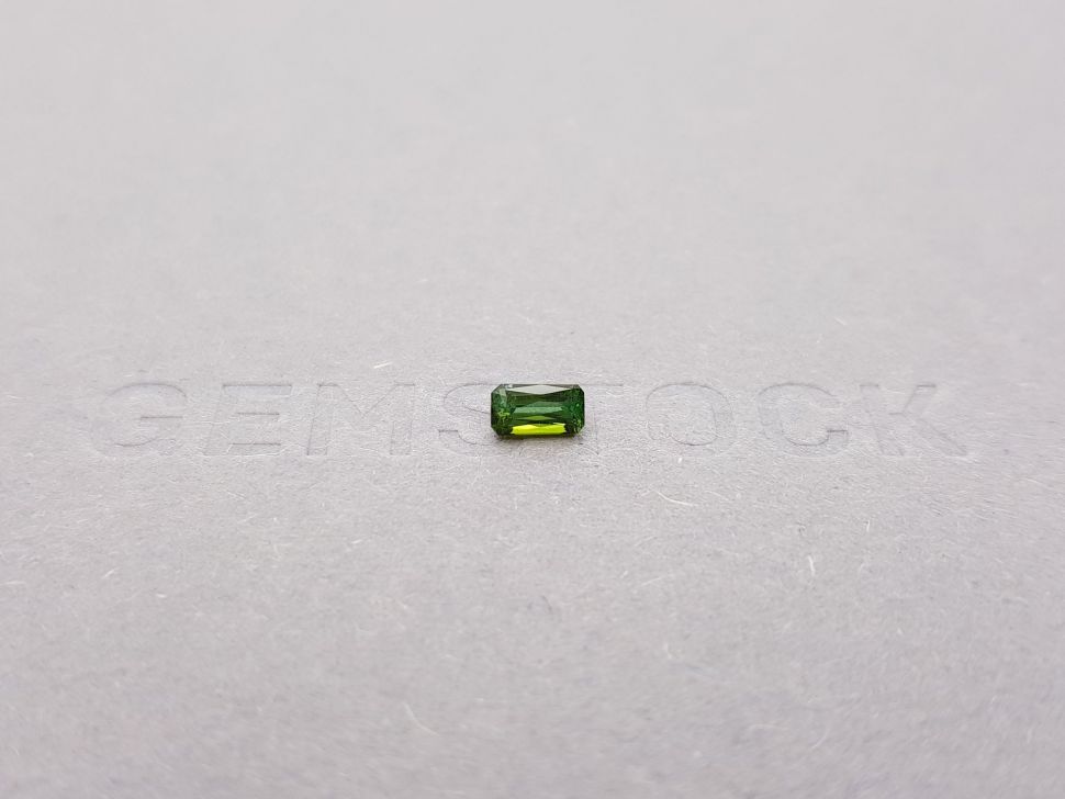 Желтовато-зелёный турмалин в огранке радиант 0,36 карат Изображение №1