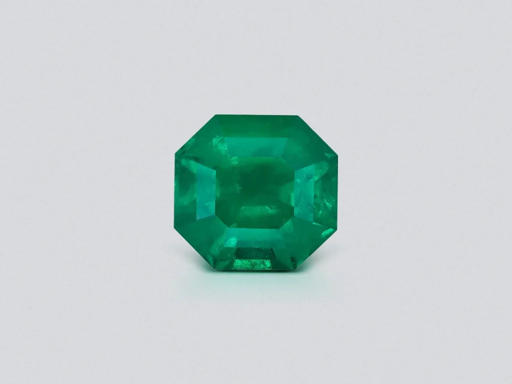 Колумбийский изумруд цвета Vivid Green в огранке октагон 7,42 карат Изображение №1