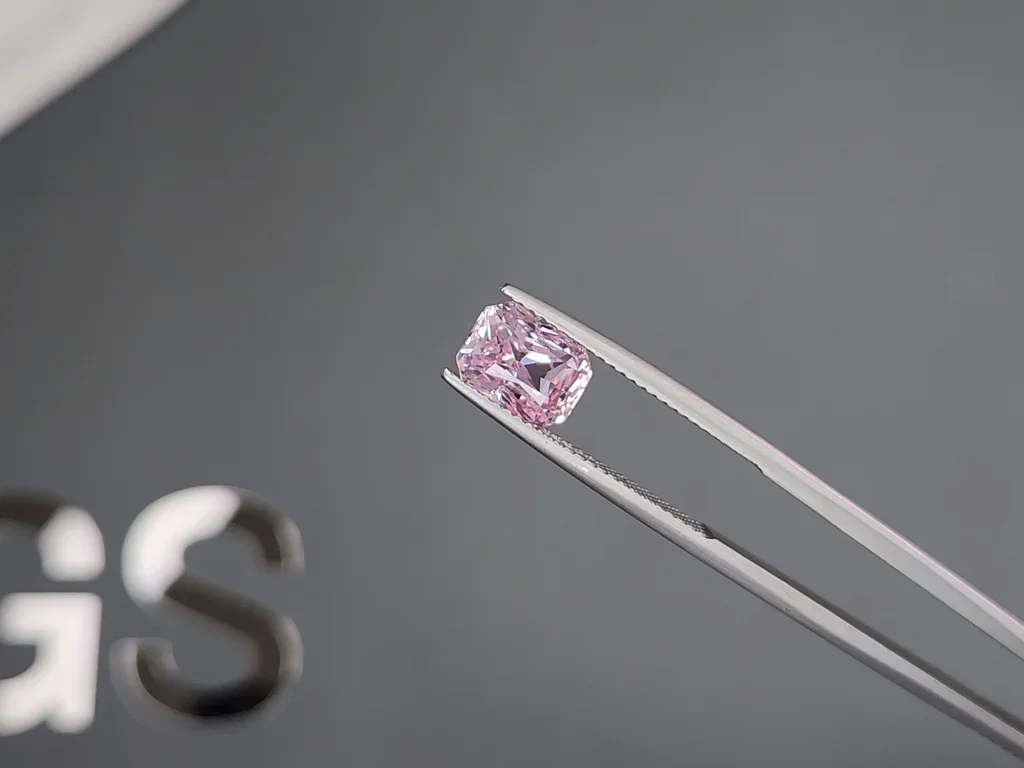 Негретый сапфир Baby Pink в огранке радиант 3,10 карата, Мадагаскар Изображение №3