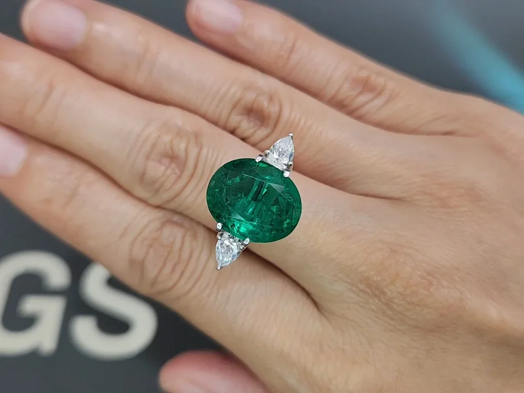  Изумруд Vivid Green в огранке овал 9,70 карата, Замбия Изображение №5