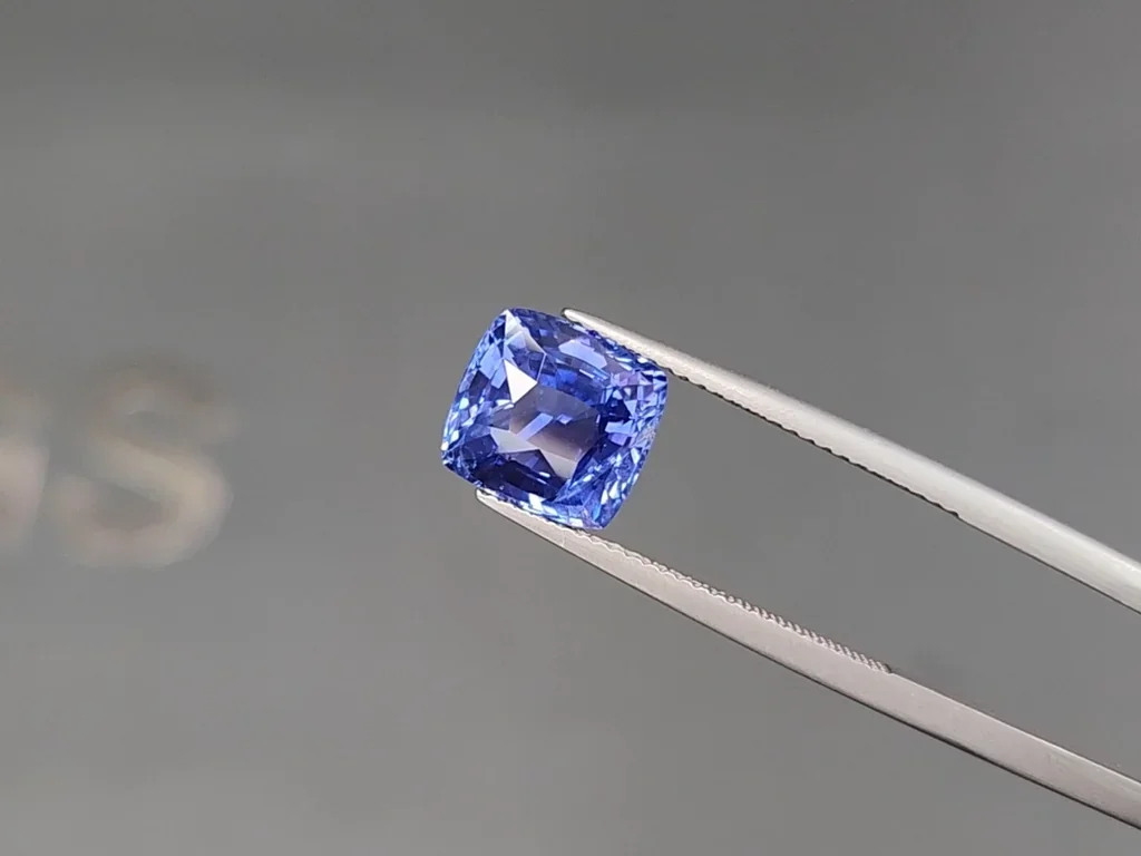 Негретый сапфир Cornflower Blue в огранке кушон 4,59 карат, Шри-Ланка Изображение №3