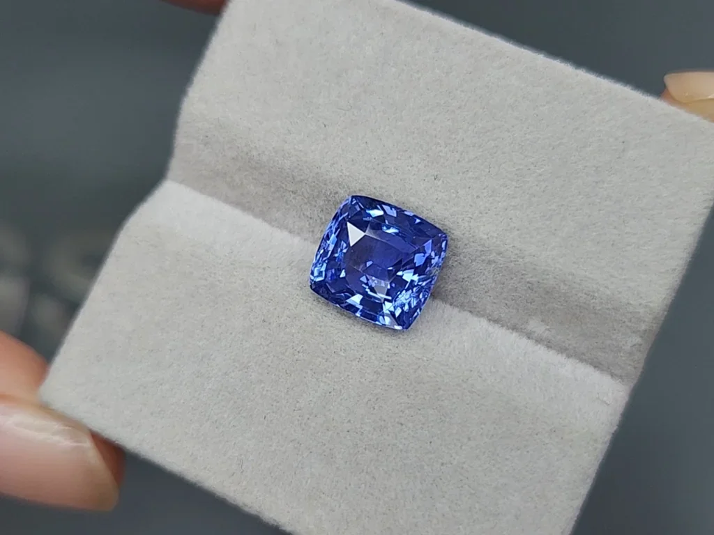 Негретый сапфир Cornflower Blue в огранке кушон 4,59 карат, Шри-Ланка Изображение №4