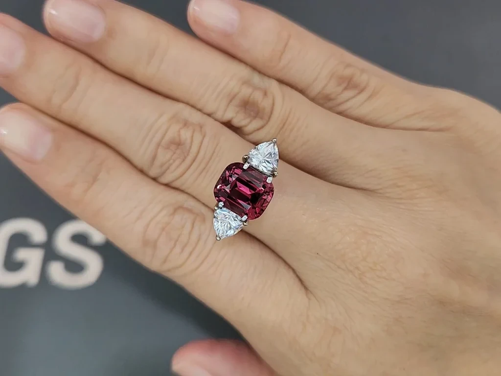 Гранат родолит в огранке кушон 5,31 карат, Танзания Изображение №5