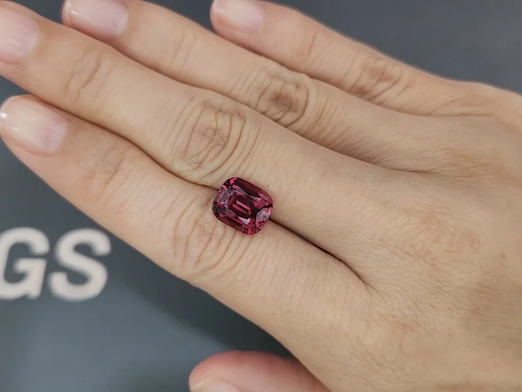 Гранат родолит в огранке кушон 5,31 карат, Танзания Изображение №2