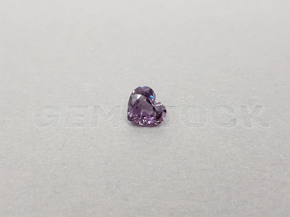 Шпинель серовато-фиолетового цвета в огранке сердце 2,34 карата, Бирма Изображение №1