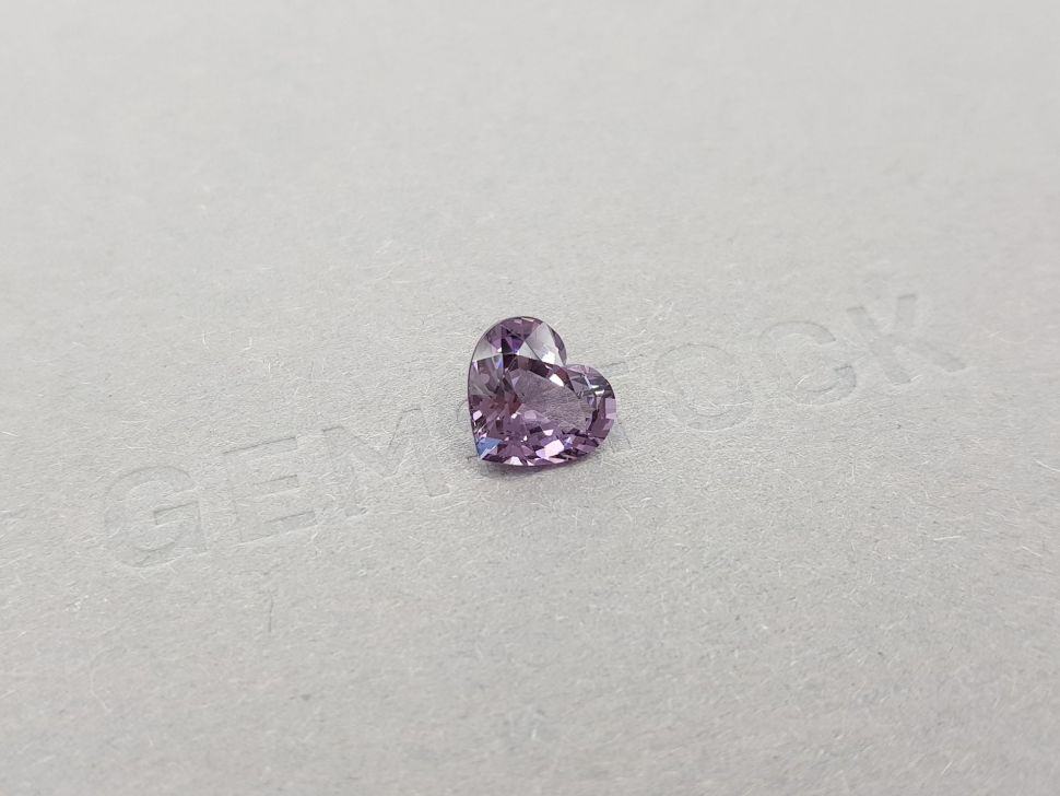 Шпинель серовато-фиолетового цвета в огранке сердце 2,34 карата, Бирма Изображение №2