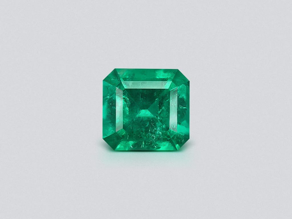 Яркий колумбийский изумруд оттенка Muzo Green 1,65 карат Изображение №1