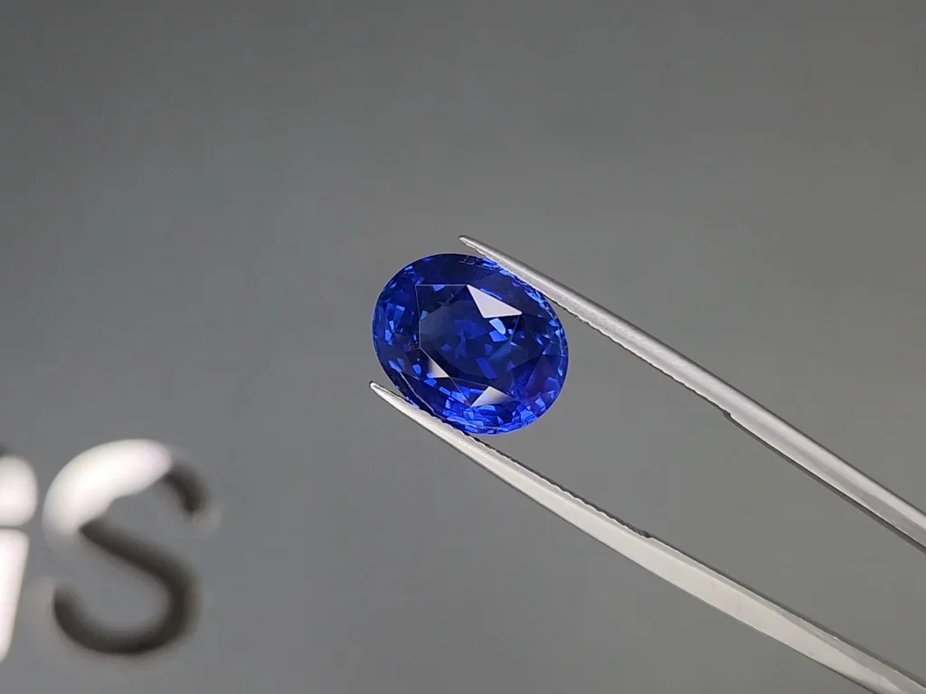 Негретый синий сапфир Royal Blue в огранке овал 10,08 карат, Шри-Ланка  Изображение №3