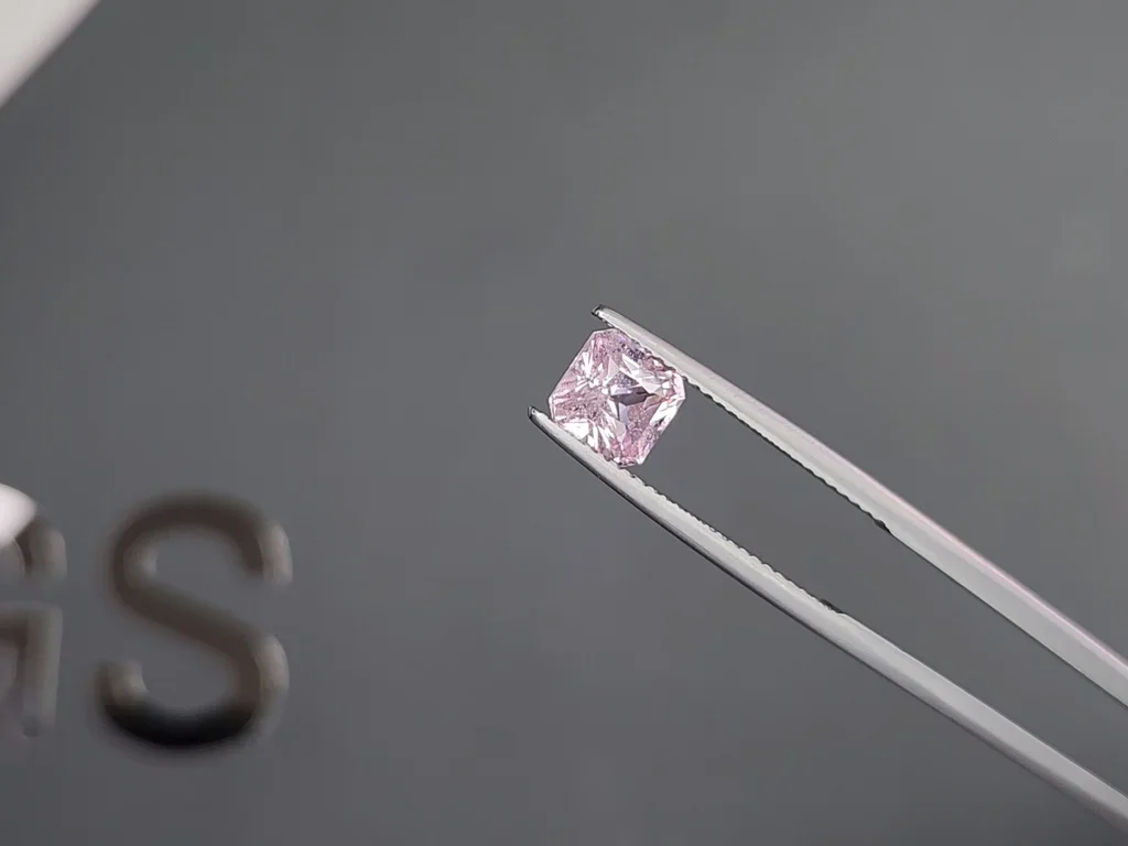 Негретый сапфир Baby Pink в огранке радиант 1,80 карата, Мадагаскар Изображение №3