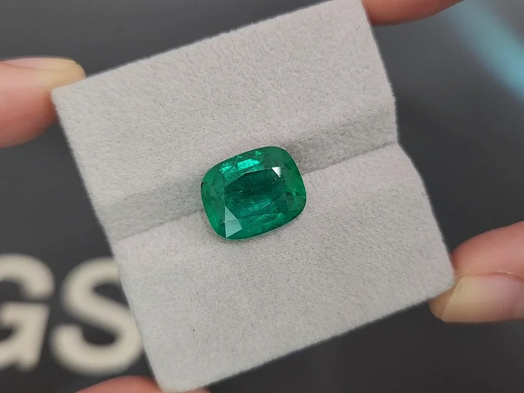 Изумруд  Intense Green в огранке кушон 5,67 карата, Замбия Изображение №4