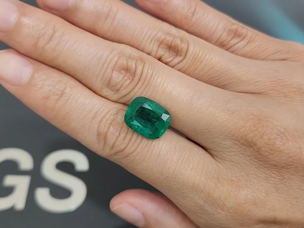 Изумруд  Intense Green в огранке кушон 5,67 карата, Замбия Изображение №2