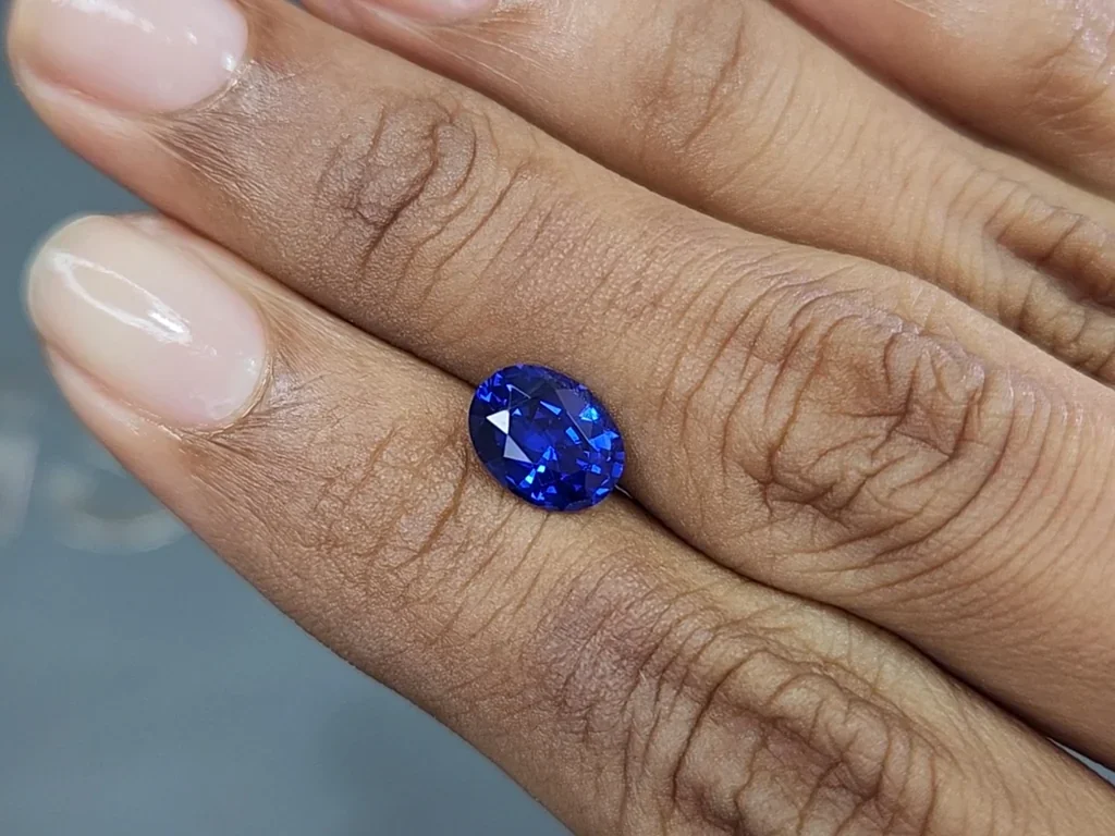 Сапфир Royal Blue в огранке овал 2,06 карат, Шри-Ланка  Изображение №2