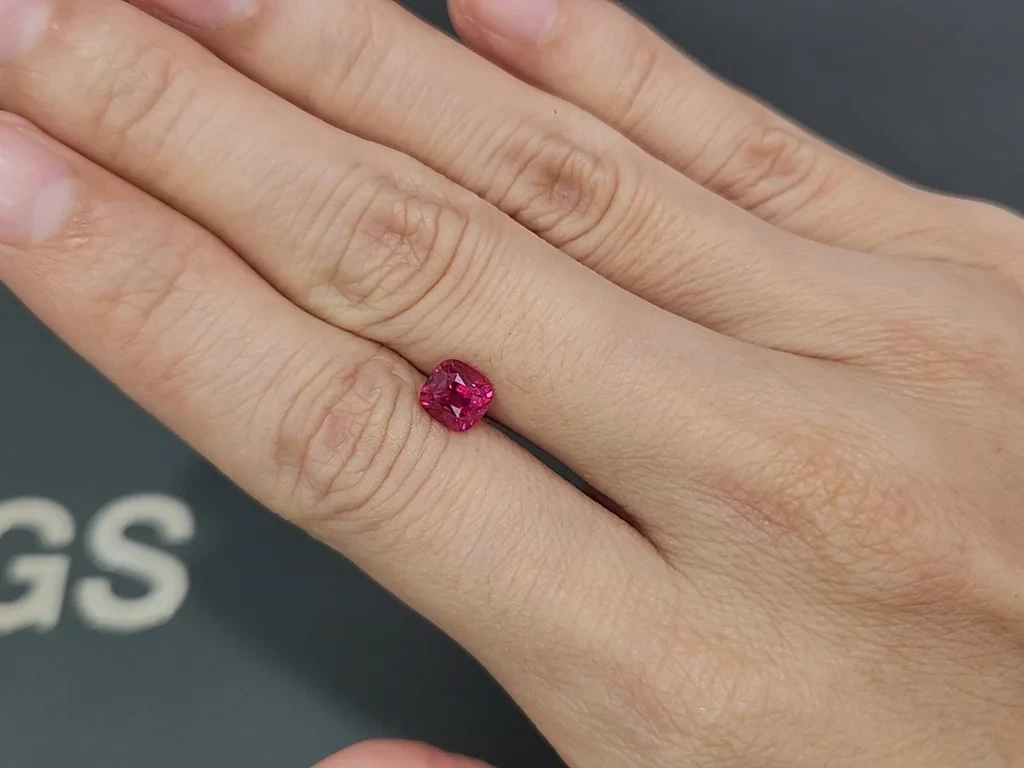 Негретый рубин Pigeon blood в огранке кушон 1,53 карат, Танзания  Изображение №2