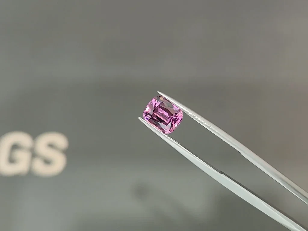 Гранат Малайя в огранке кушон 1,92 карат, Танзания  Изображение №3