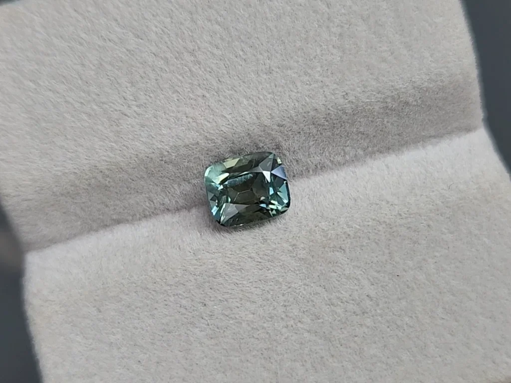 Сапфир Teal в огранке кушон 1,77 карат, Мадагаскар Изображение №4