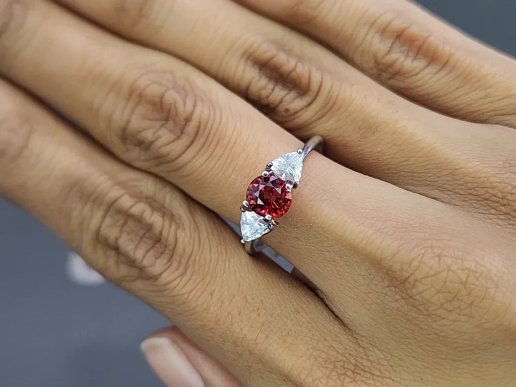 Оранжево-красная шпинель в огранке овал 1,13 карат, Вьетнам Изображение №5