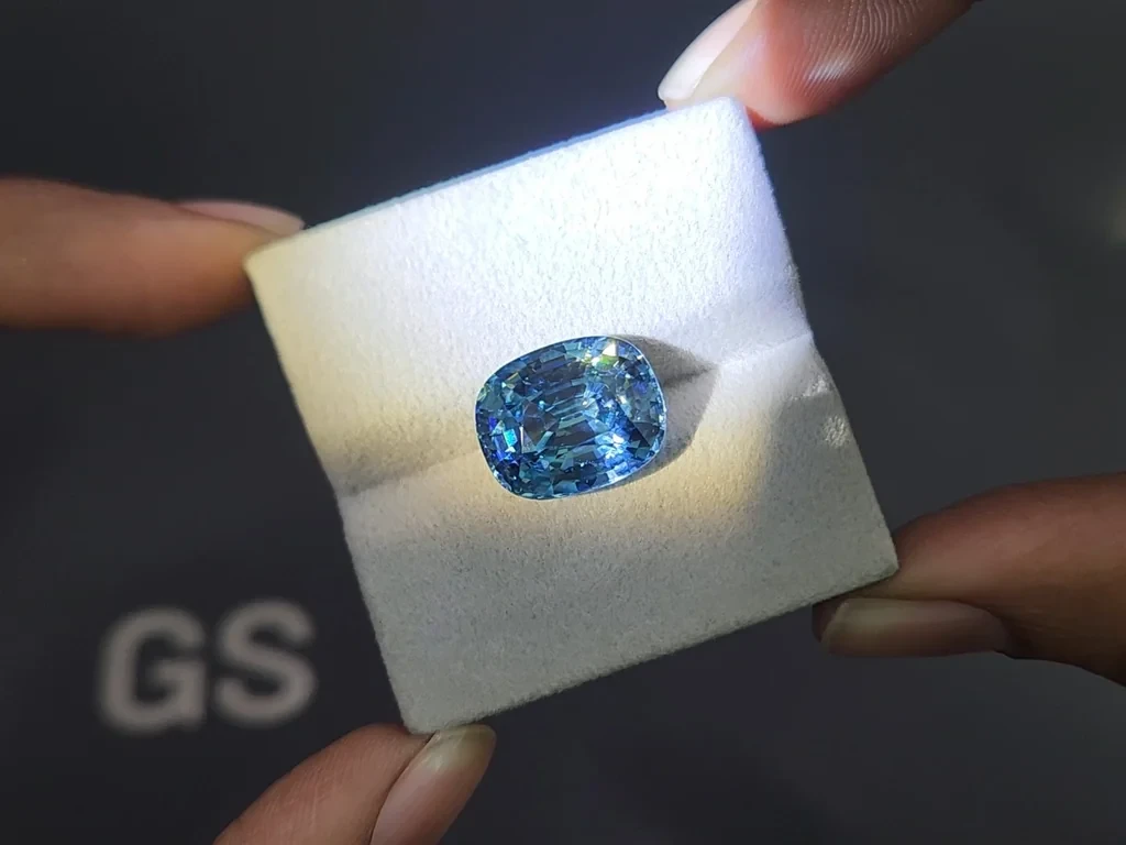 Циркон со сменой цвета от фиолетового к зеленому в огранке кушон 15,20 карат, Бирма Изображение №10