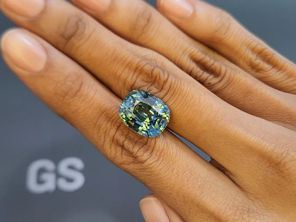 Циркон со сменой цвета от фиолетового к зеленому в огранке кушон 15,20 карат, Бирма Изображение №3