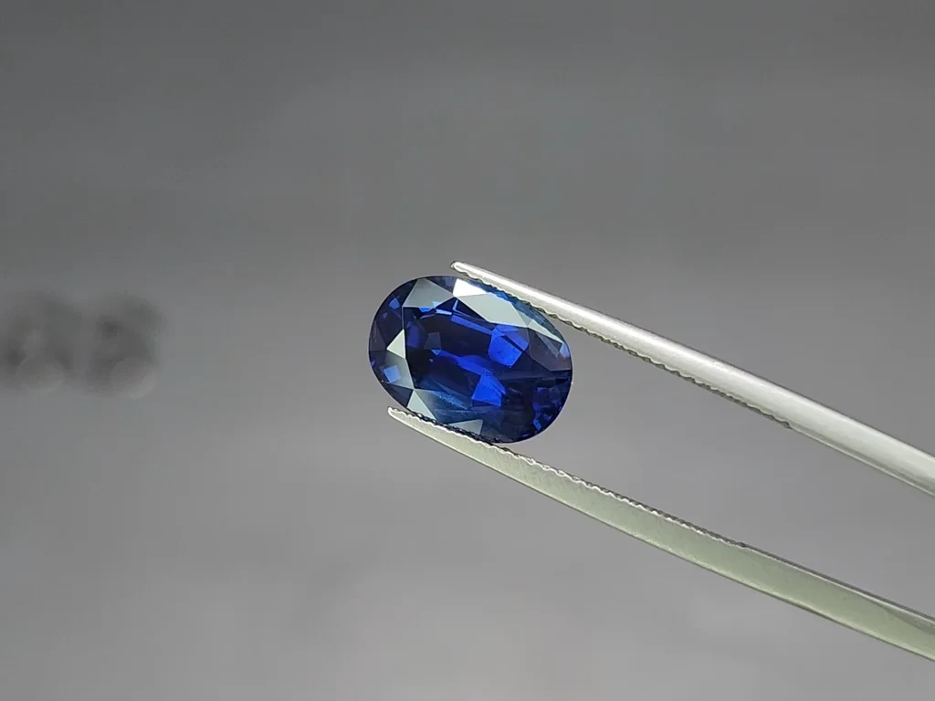 Сапфир Royal Blue в огранке овал 5,05 карат, Мадагаскар Изображение №3