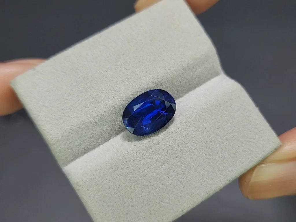 Сапфир Royal Blue в огранке овал 5,05 карат, Мадагаскар Изображение №4