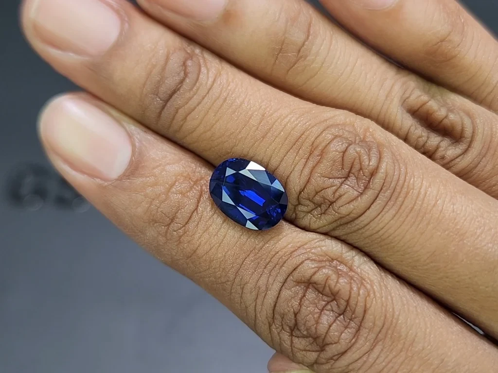Сапфир Royal Blue в огранке овал 5,05 карат, Мадагаскар Изображение №2