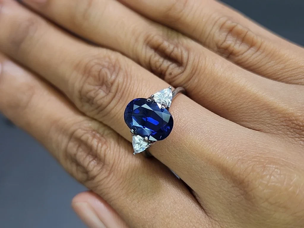 Сапфир Royal Blue в огранке овал 5,05 карат, Мадагаскар Изображение №5