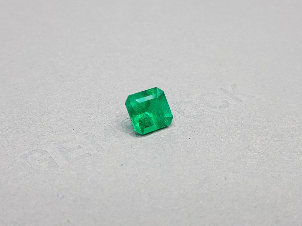 Кольцо с изумрудом цвета Muzo Green 2,23 карата и бриллиантами в белом золоте 750 пробы Изображение №6