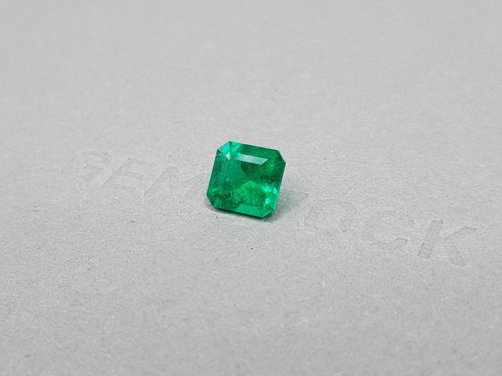 Кольцо с изумрудом цвета Muzo Green 2,23 карата и бриллиантами в белом золоте 750 пробы Изображение №7