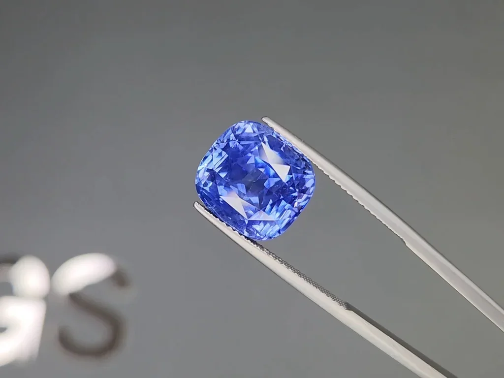 Негретый синий сапфир (Cornflower Blue) в огранке кушон 13,35 карат, Шри-Ланка Изображение №3