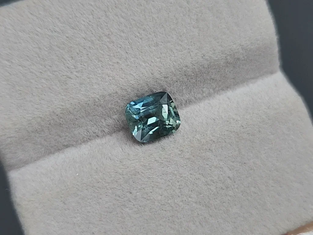 Сапфир Teal в огранке кушон 1,71 карат, Мадагаскар Изображение №4