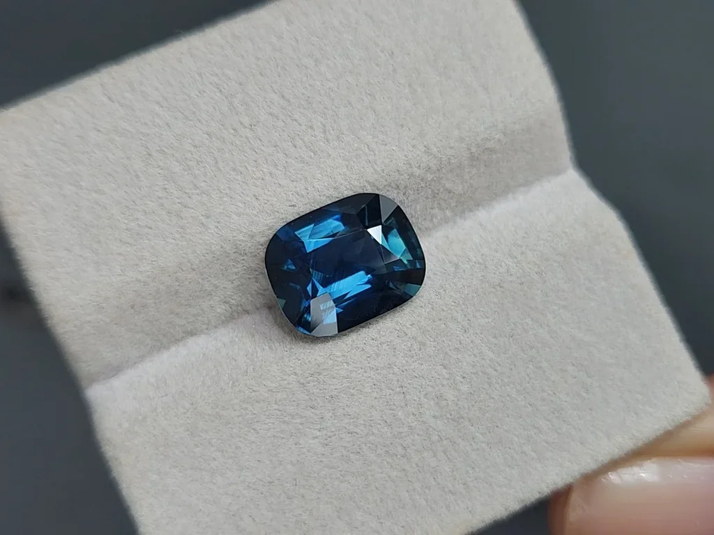 Сапфир Teal в огранке кушон 5,06 карат, Мадагаскар Изображение №4
