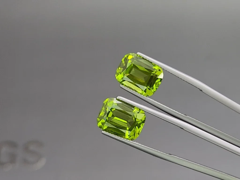 Сет из ярких желто-зеленых  перидотов в огранке кушон 23,82 карат, Бирма Изображение №4