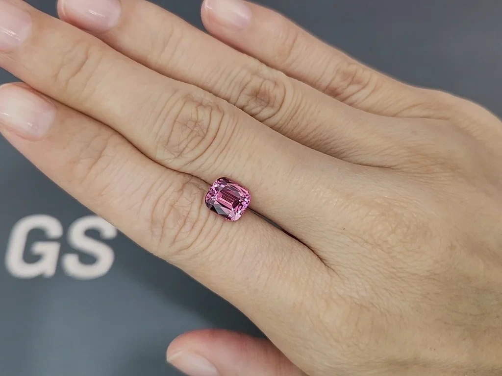 Гранат Малайя в огранке кушон 2,62 карата, Танзания  Изображение №2