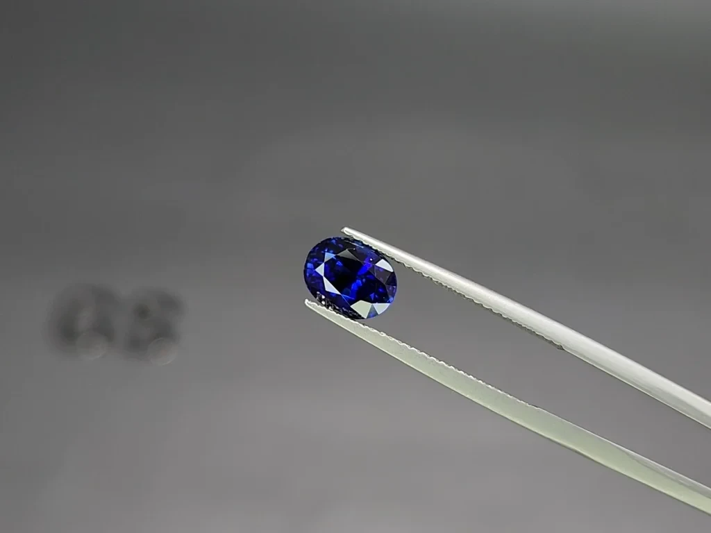 Сапфир Royal Blue в огранке овал 2,00 карат, Шри-Ланка  Изображение №3