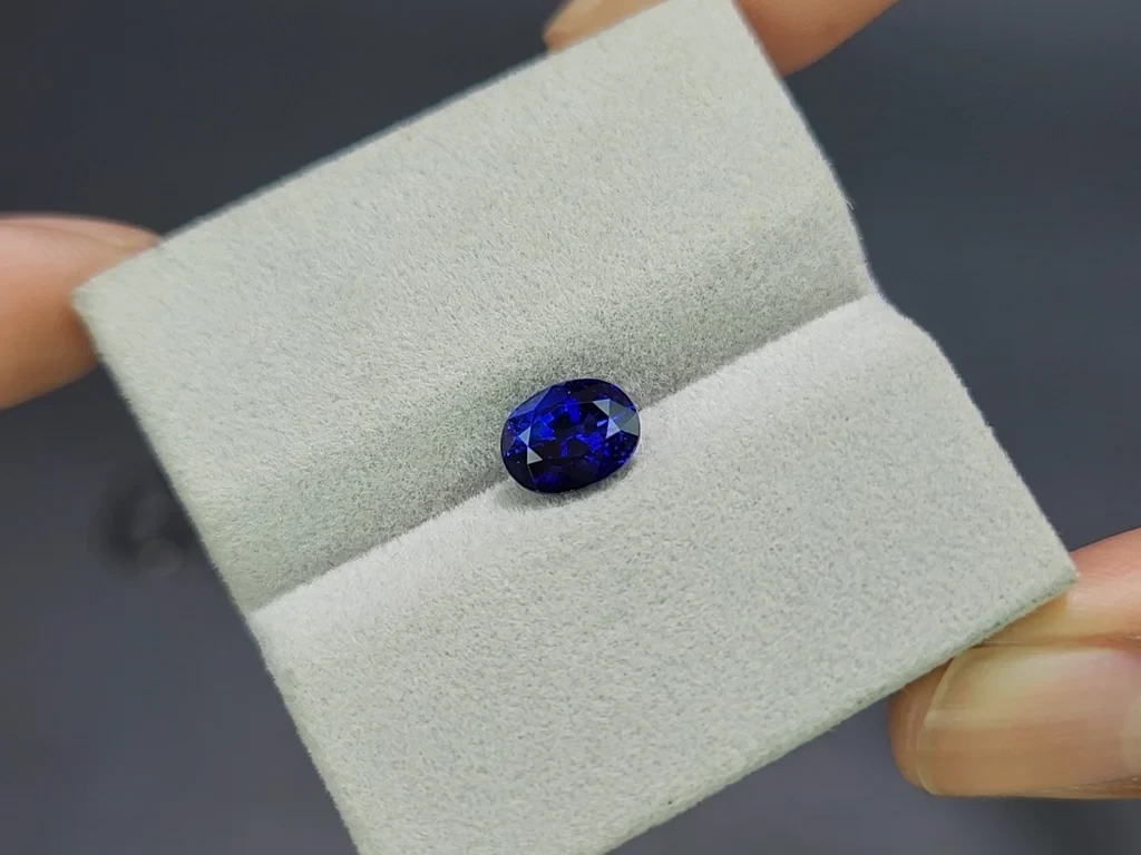 Сапфир Royal Blue в огранке овал 2,00 карат, Шри-Ланка  Изображение №4