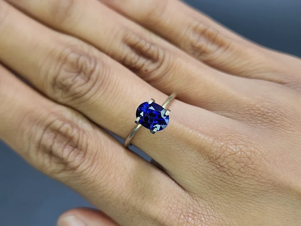 Сапфир Royal Blue в огранке овал 2,00 карат, Шри-Ланка  Изображение №5
