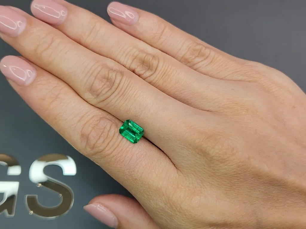 Яркий изумруд Muzo Green 1,06 карат, Колумбия Изображение №2